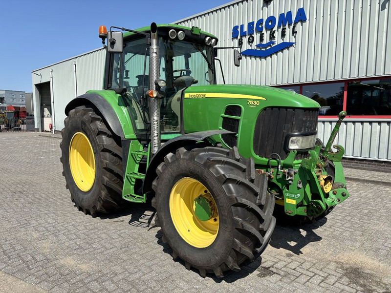 John Deere 7530 Premium AutoPowr - Traktor: obrázok 4 John Deere 7530 Premium AutoPowr - Traktor: obrázok 4