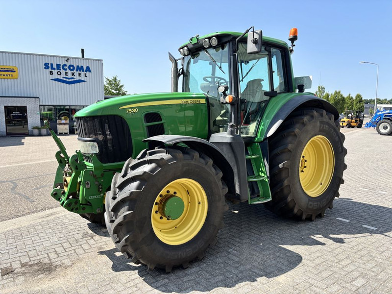 John Deere 7530 Premium AutoPowr - Traktor: obrázok 1 John Deere 7530 Premium AutoPowr - Traktor: obrázok 1