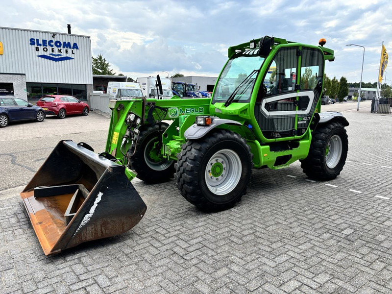 Merlo TF42.7-145 CVTRONIC - Teleskopický nakladač: obrázok 1 Merlo TF42.7-145 CVTRONIC - Teleskopický nakladač: obrázok 1