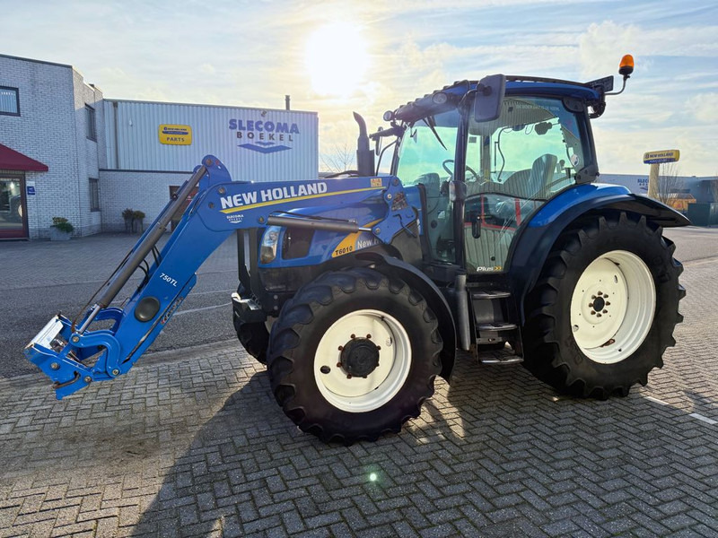 New Holland T6010 Plus + 750TL Voorlader - Traktor: obrázok 1 New Holland T6010 Plus + 750TL Voorlader - Traktor: obrázok 1