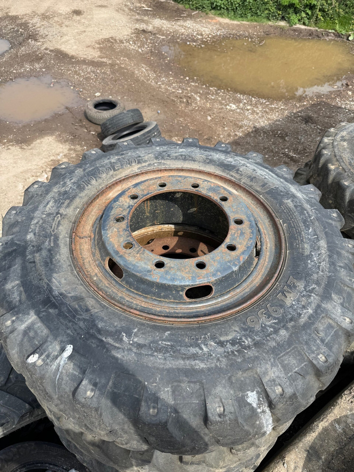 10.00X20 Tyres and Rims - Pneumatiky a disky: obrázok 1 10.00X20 Tyres and Rims - Pneumatiky a disky: obrázok 1