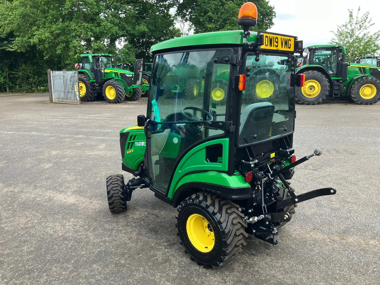 John Deere 1026R compact tractor - Kompaktný traktor: obrázok 3 John Deere 1026R compact tractor - Kompaktný traktor: obrázok 3