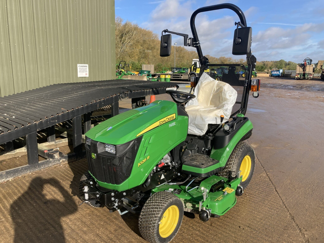 John Deere 1026R compact tractor - Kompaktný traktor: obrázok 1 John Deere 1026R compact tractor - Kompaktný traktor: obrázok 1