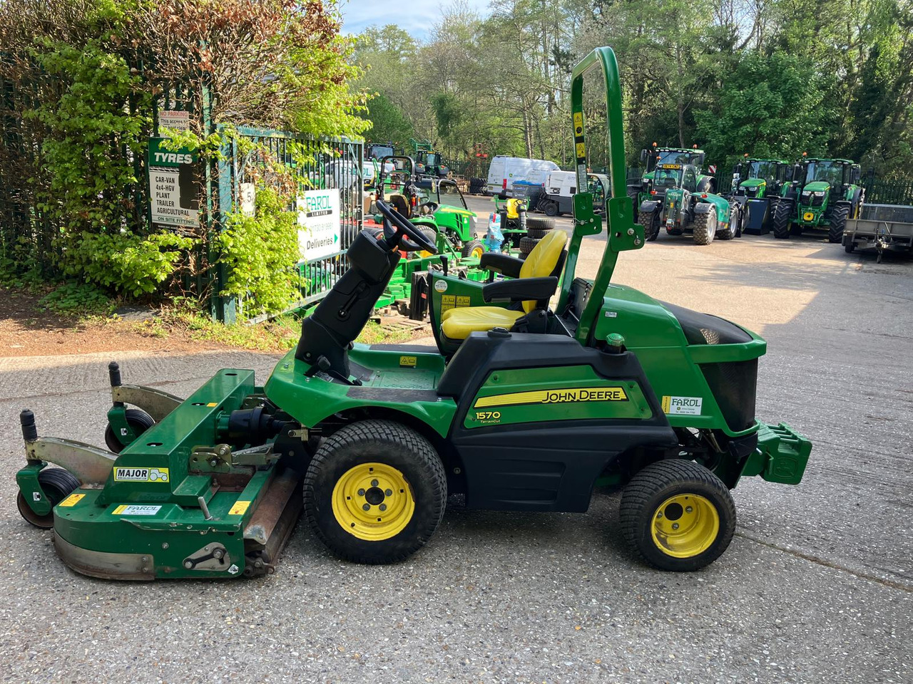 John Deere 1570 Outfront c/w Major Synergy deck - Záhradná kosačka: obrázok 3 John Deere 1570 Outfront c/w Major Synergy deck - Záhradná kosačka: obrázok 3