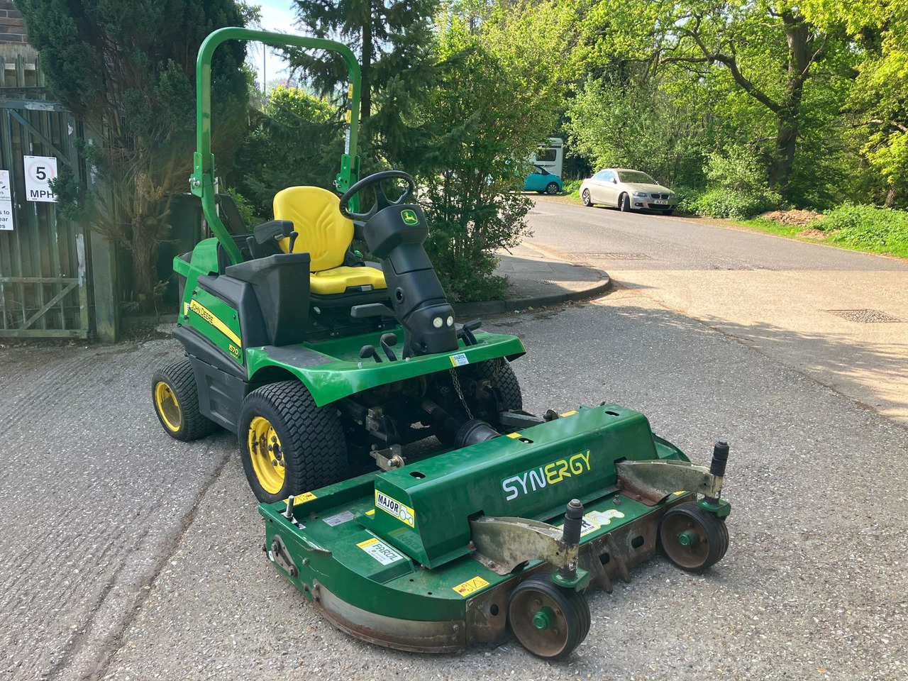 John Deere 1570 Outfront c/w Major Synergy deck - Záhradná kosačka: obrázok 1 John Deere 1570 Outfront c/w Major Synergy deck - Záhradná kosačka: obrázok 1
