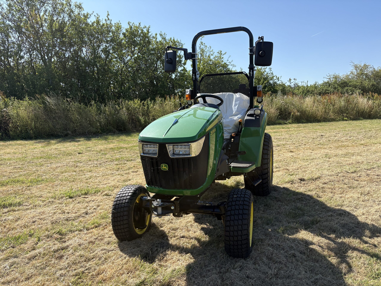 John Deere 2038R Compact Tractor - Kompaktný traktor: obrázok 3 John Deere 2038R Compact Tractor - Kompaktný traktor: obrázok 3