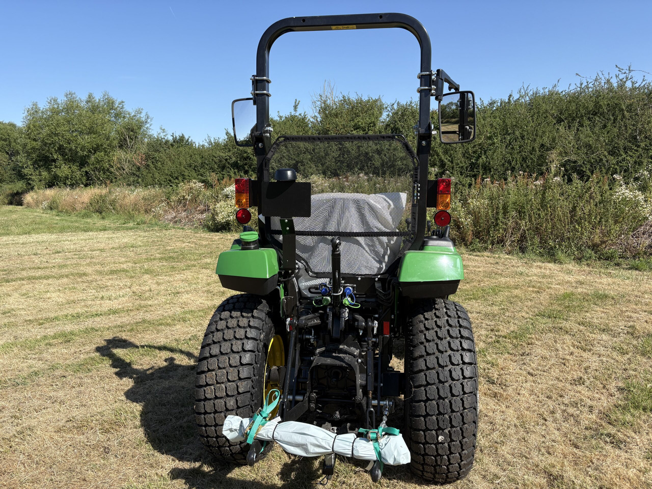 John Deere 2038R Compact Tractor - Kompaktný traktor: obrázok 4 John Deere 2038R Compact Tractor - Kompaktný traktor: obrázok 4