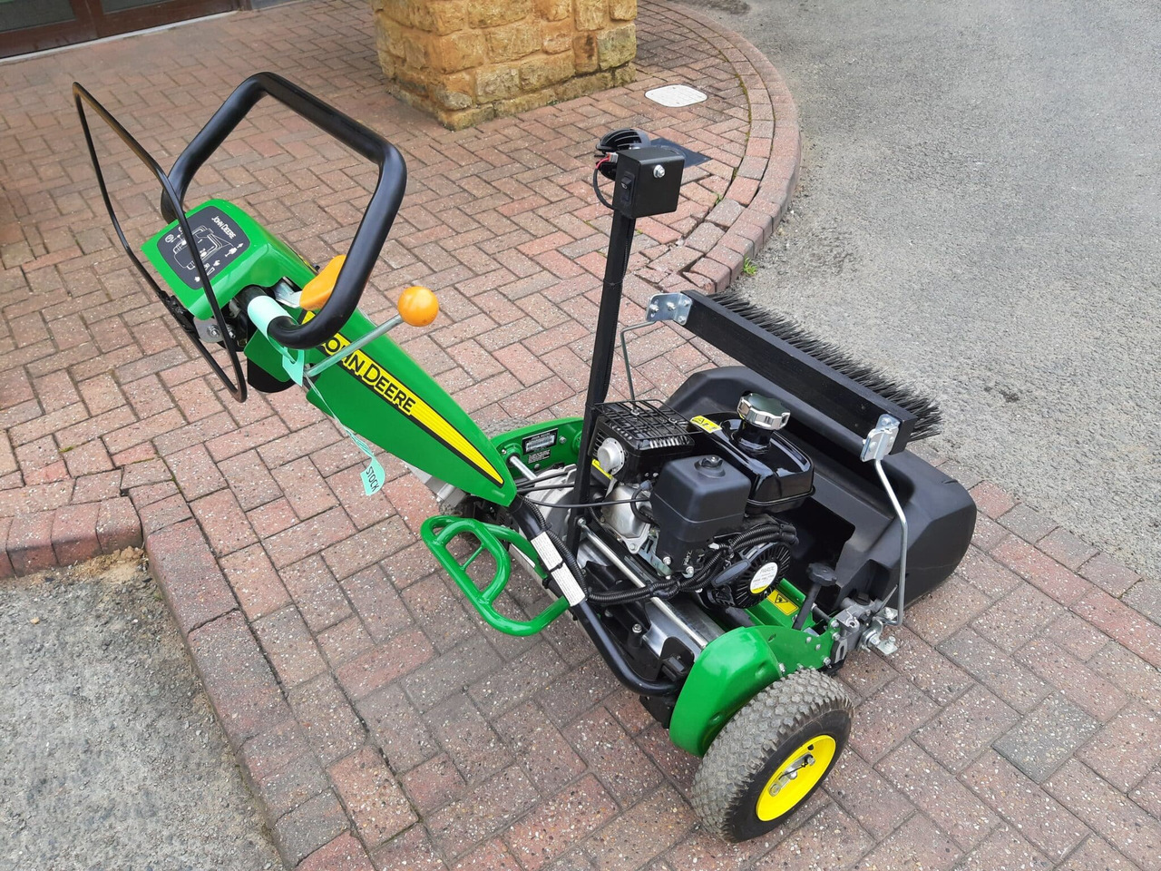 John Deere 220SL walk behind greens mower - Záhradná kosačka: obrázok 2 John Deere 220SL walk behind greens mower - Záhradná kosačka: obrázok 2