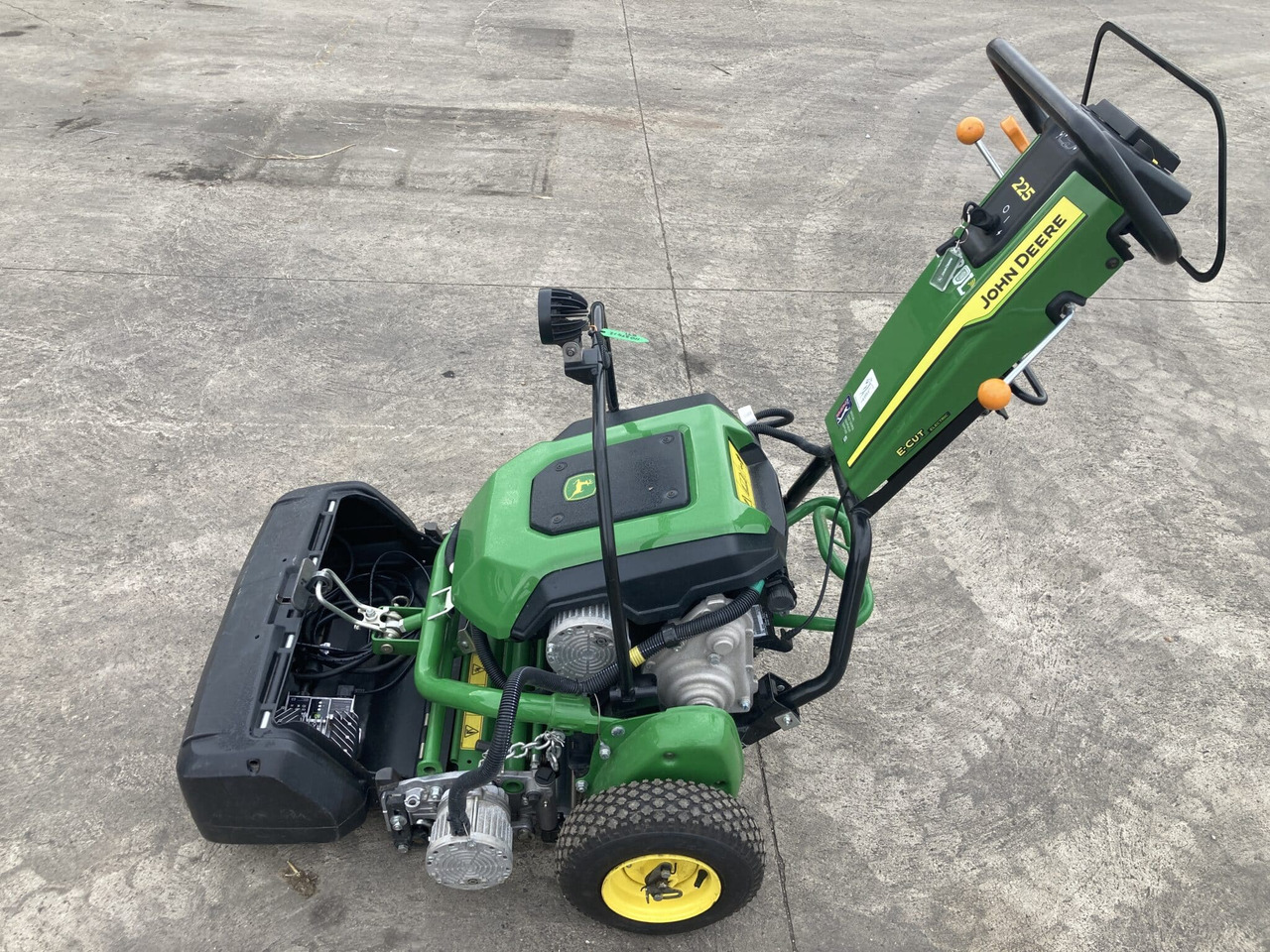 John Deere 225 E-cut walk behind electric greens mower - Záhradná kosačka: obrázok 3 John Deere 225 E-cut walk behind electric greens mower - Záhradná kosačka: obrázok 3