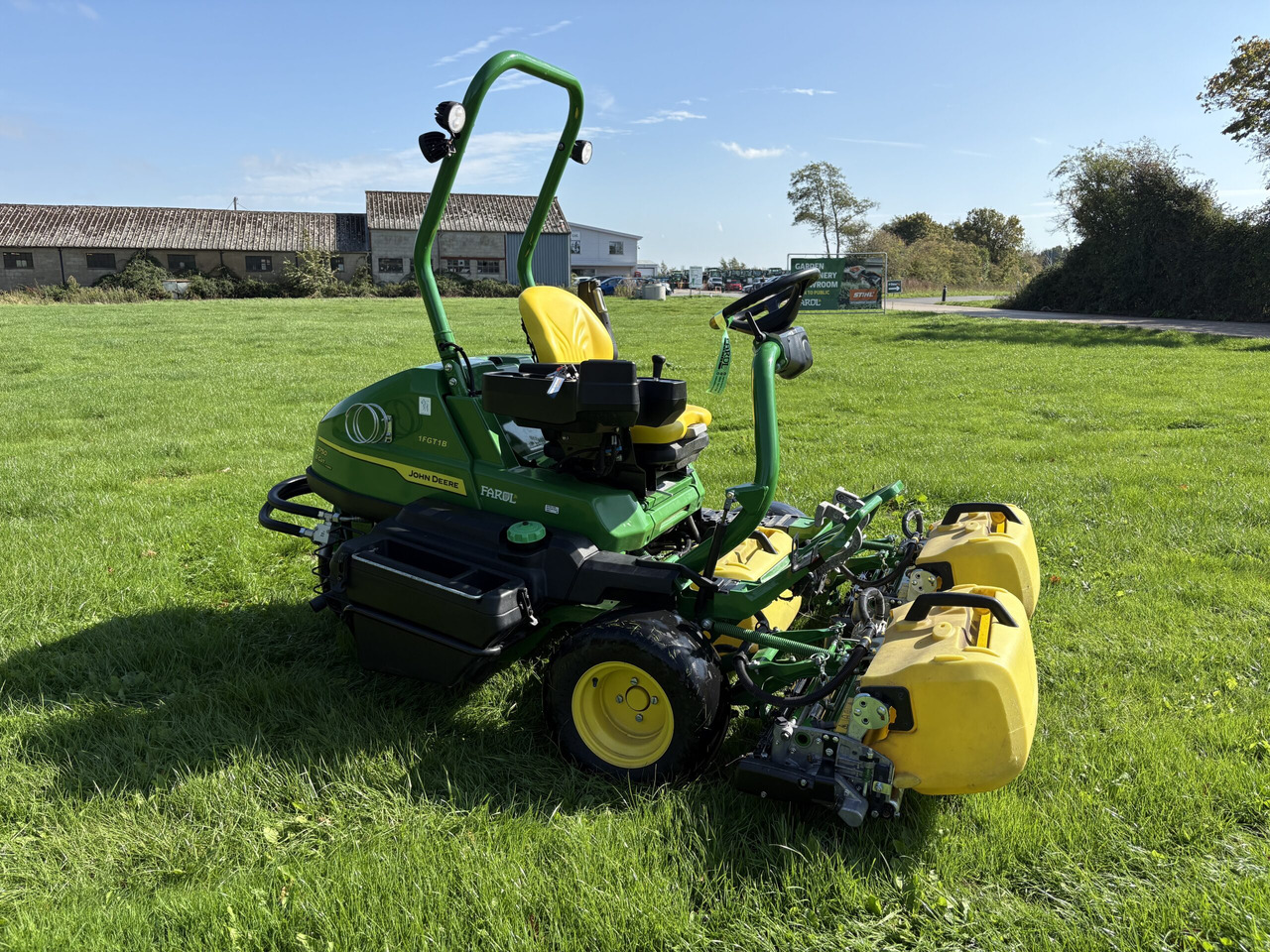 John Deere 2750E Triple Mower - Záhradná kosačka: obrázok 3 John Deere 2750E Triple Mower - Záhradná kosačka: obrázok 3