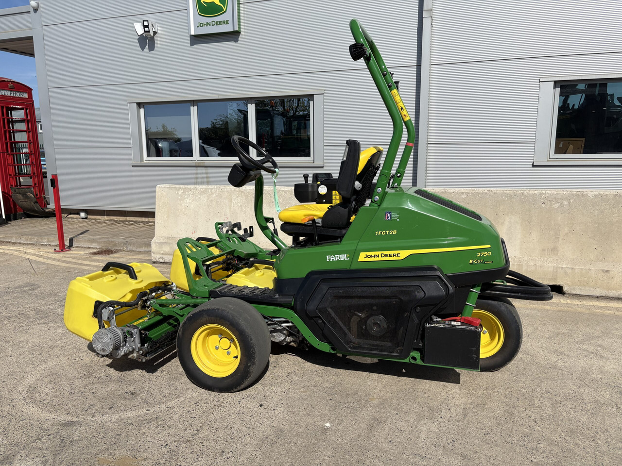 John Deere 2750E Triplex mower - Záhradná kosačka: obrázok 1 John Deere 2750E Triplex mower - Záhradná kosačka: obrázok 1