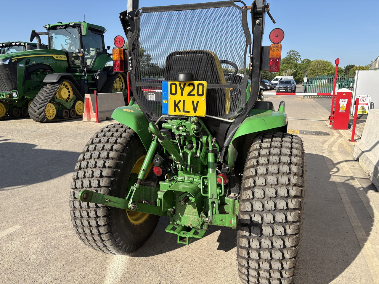 John Deere 3045R Compact Tractor - Kompaktný traktor: obrázok 4 John Deere 3045R Compact Tractor - Kompaktný traktor: obrázok 4