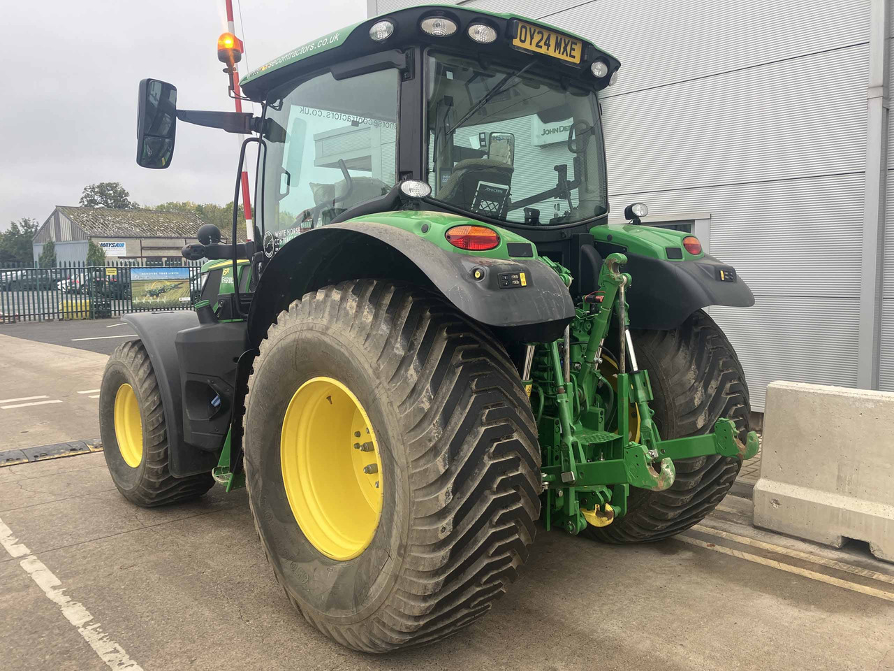 John Deere 6R 130 - Traktor: obrázok 3 John Deere 6R 130 - Traktor: obrázok 3