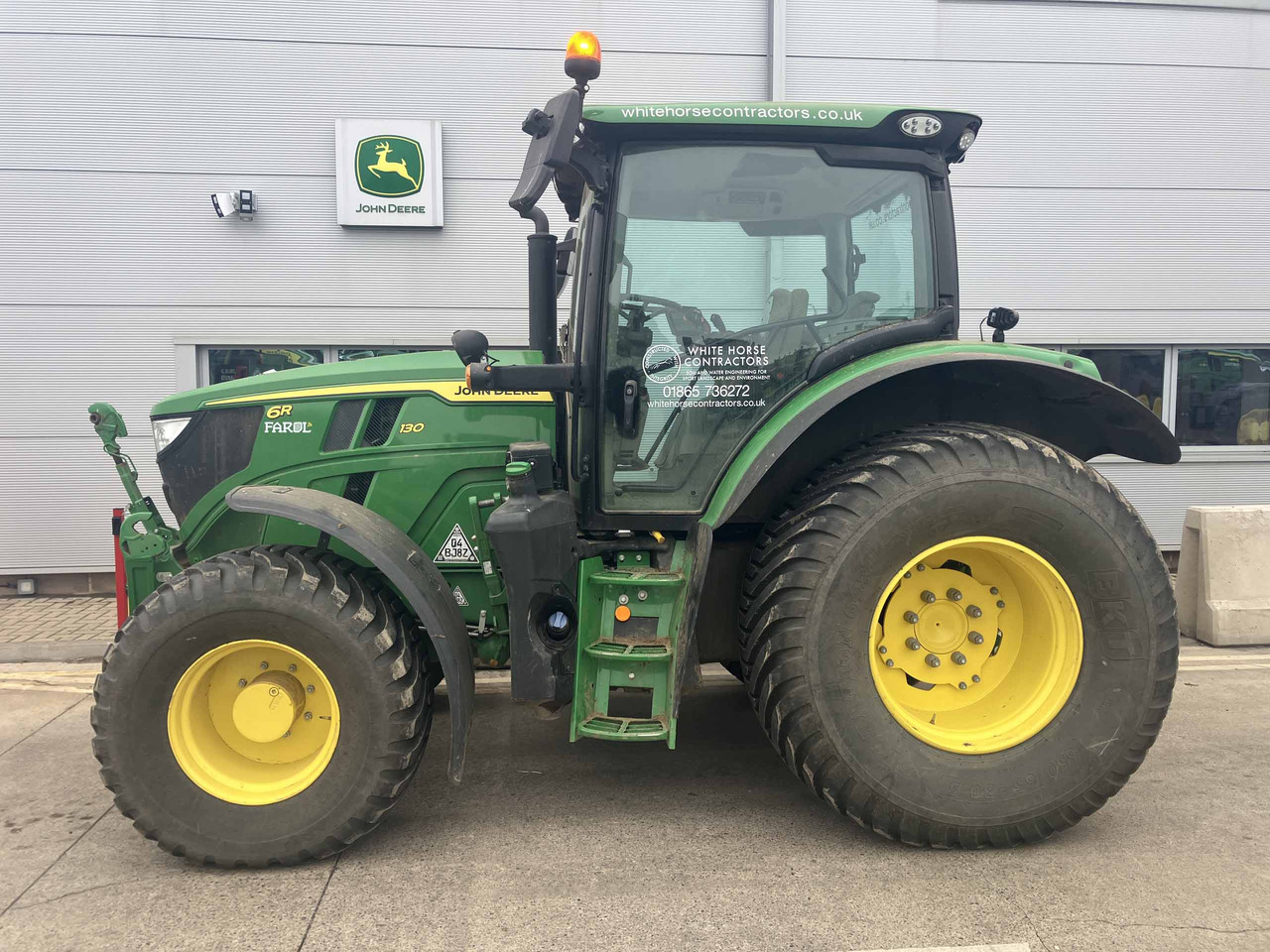 John Deere 6R 130 - Traktor: obrázok 2 John Deere 6R 130 - Traktor: obrázok 2