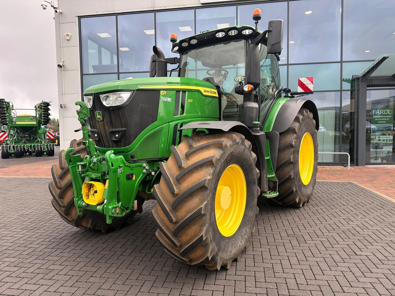 John Deere 6R 250 - Traktor: obrázok 1 John Deere 6R 250 - Traktor: obrázok 1