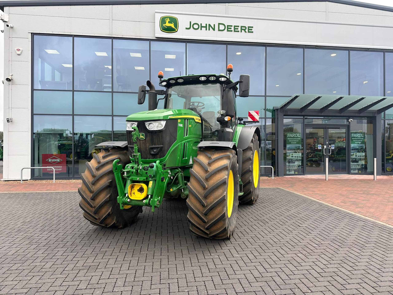 John Deere 6R 250 - Traktor: obrázok 4 John Deere 6R 250 - Traktor: obrázok 4