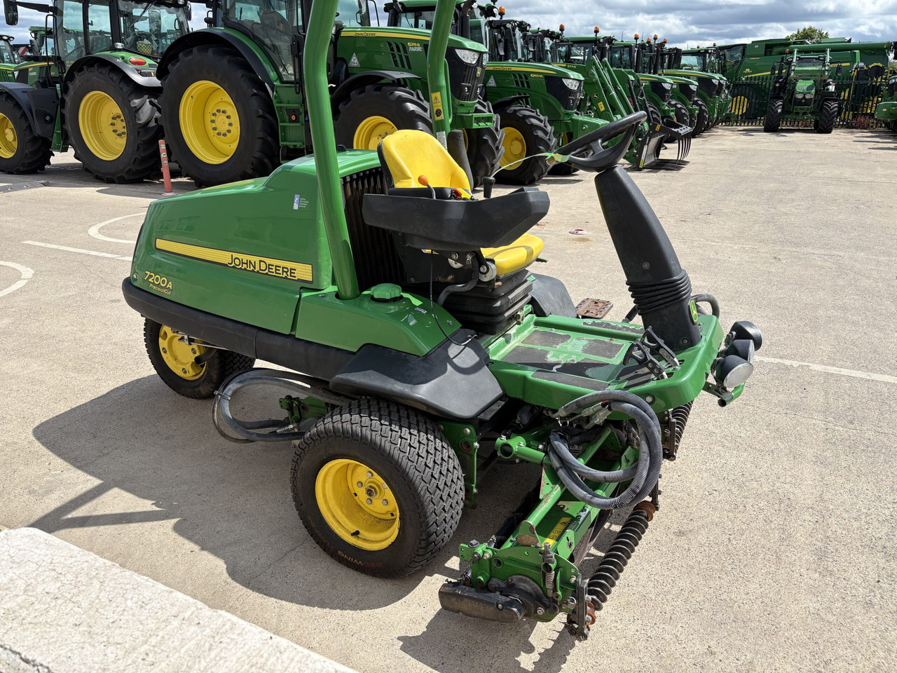 John Deere 7200A Triple Mower - Záhradná kosačka: obrázok 2 John Deere 7200A Triple Mower - Záhradná kosačka: obrázok 2