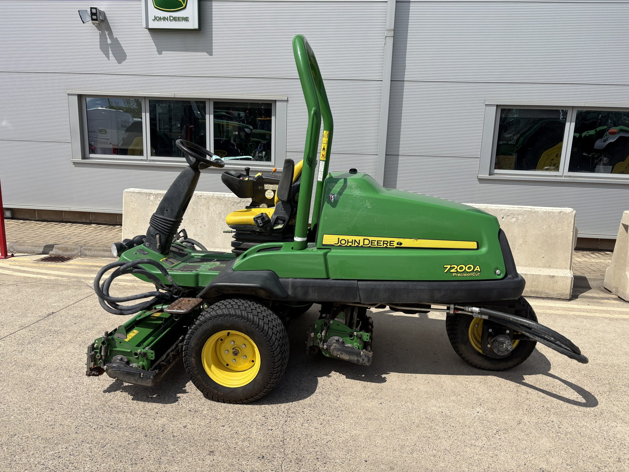 John Deere 7200A Triple Mower - Záhradná kosačka: obrázok 1 John Deere 7200A Triple Mower - Záhradná kosačka: obrázok 1