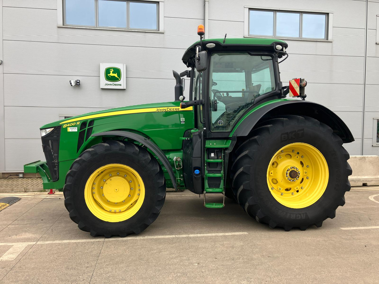 John Deere 8400R - Traktor: obrázok 2 John Deere 8400R - Traktor: obrázok 2