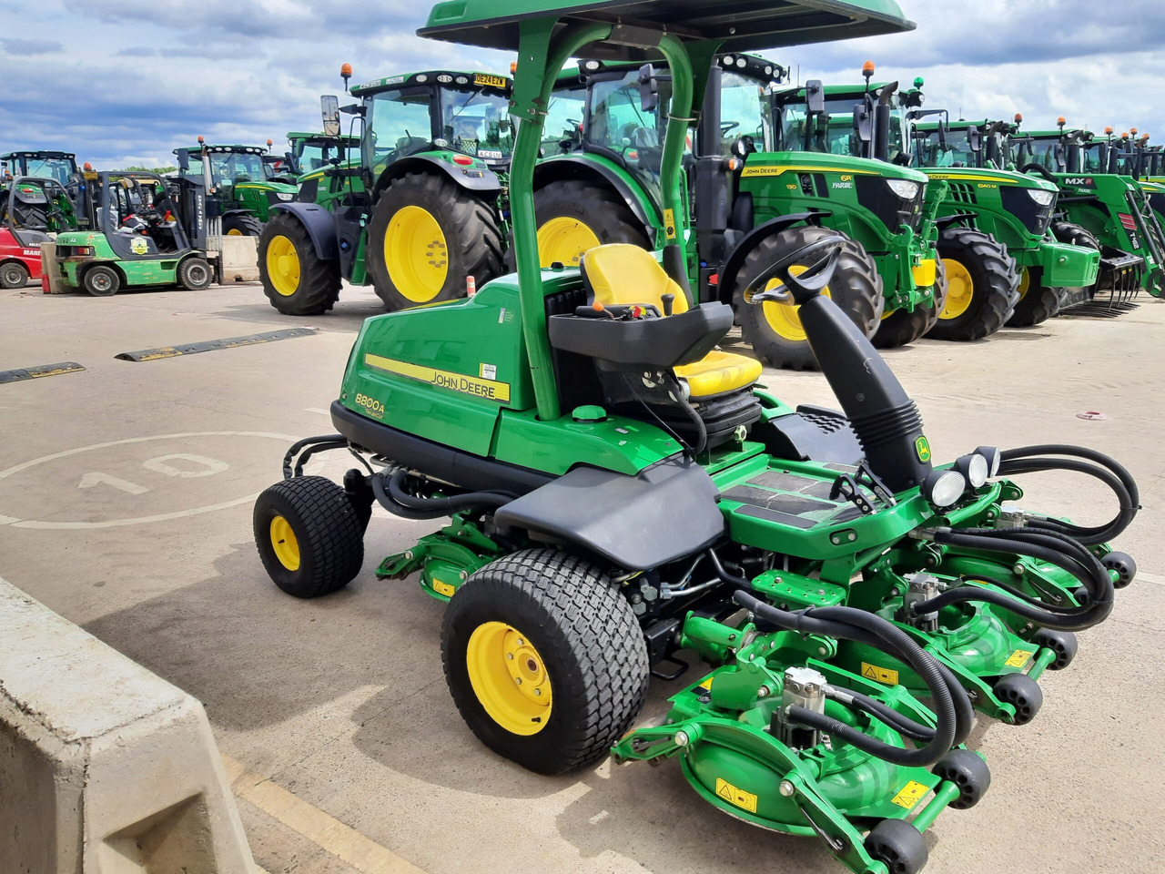 John Deere 8800A TerrainCut Mower - Záhradná kosačka: obrázok 3 John Deere 8800A TerrainCut Mower - Záhradná kosačka: obrázok 3