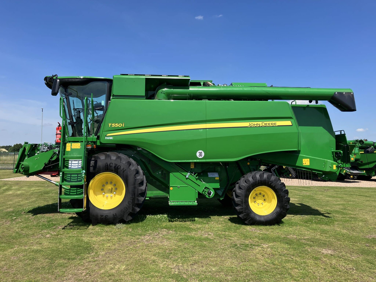 John Deere T550i - Obilný kombajn: obrázok 2 John Deere T550i - Obilný kombajn: obrázok 2