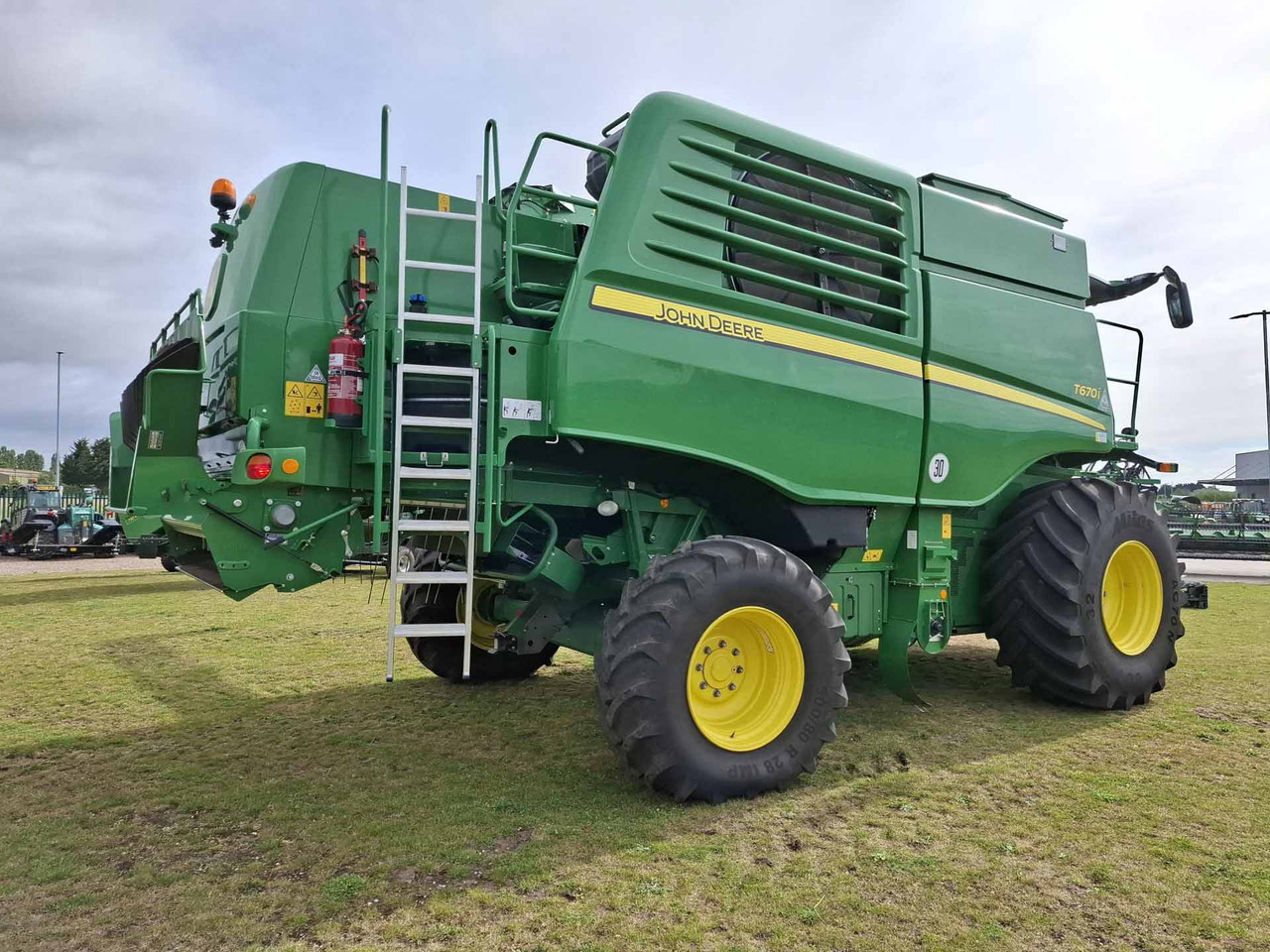 John Deere T670 - Obilný kombajn: obrázok 4 John Deere T670 - Obilný kombajn: obrázok 4