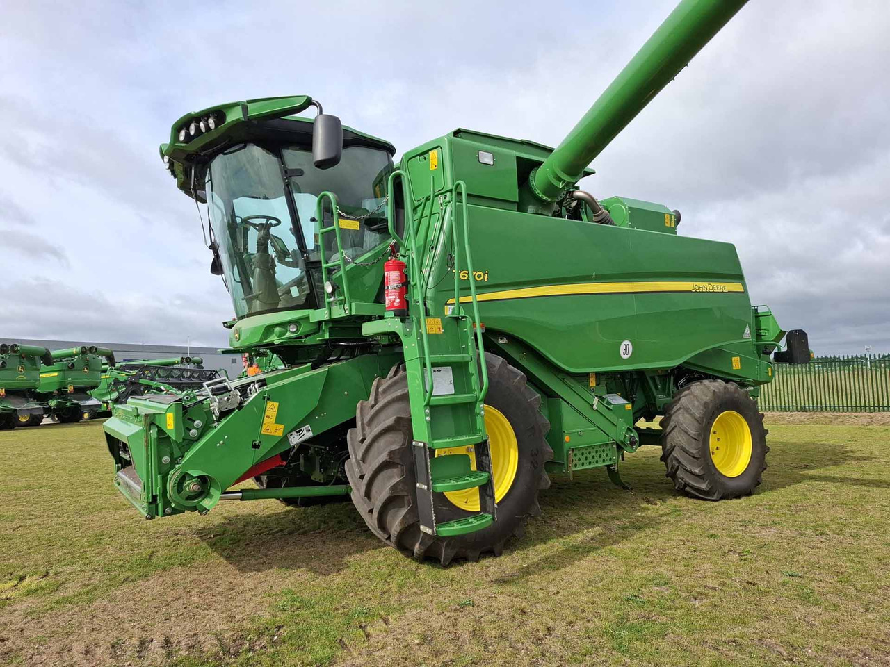John Deere T670 - Obilný kombajn: obrázok 2 John Deere T670 - Obilný kombajn: obrázok 2