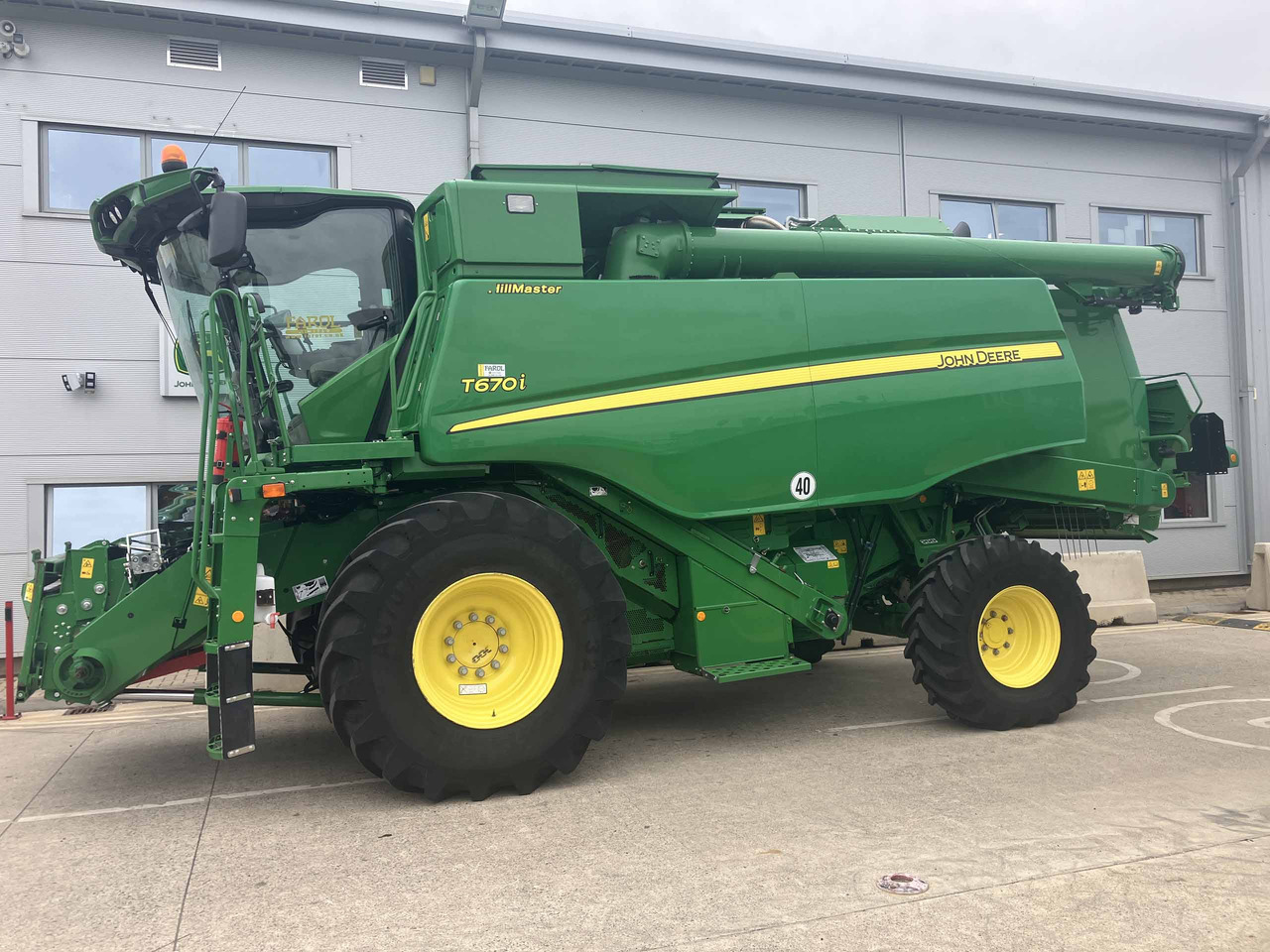John Deere T670i HillMaster - Obilný kombajn: obrázok 2 John Deere T670i HillMaster - Obilný kombajn: obrázok 2