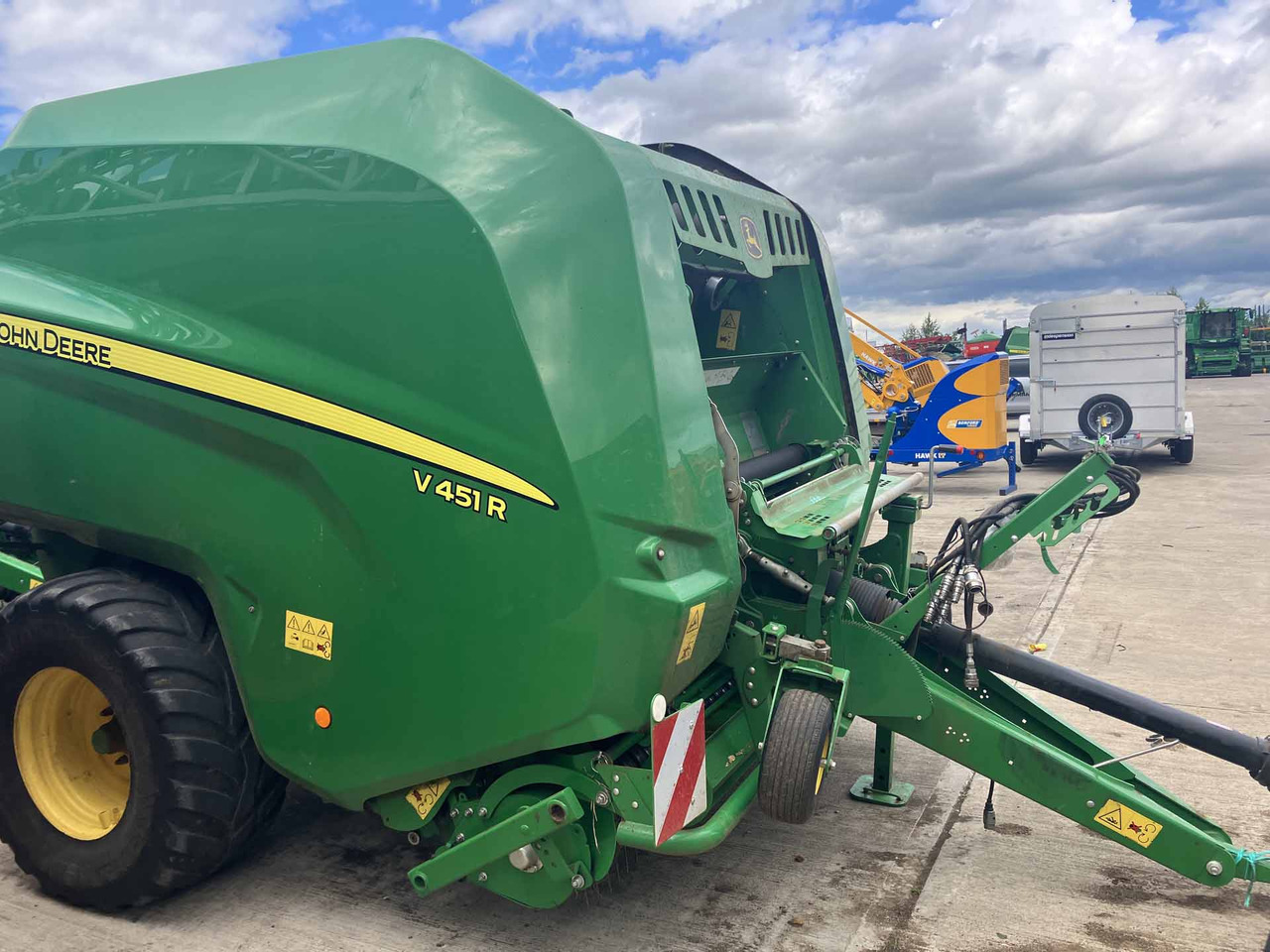 John Deere V451R - Stroje na zber krmovín: obrázok 3 John Deere V451R - Stroje na zber krmovín: obrázok 3