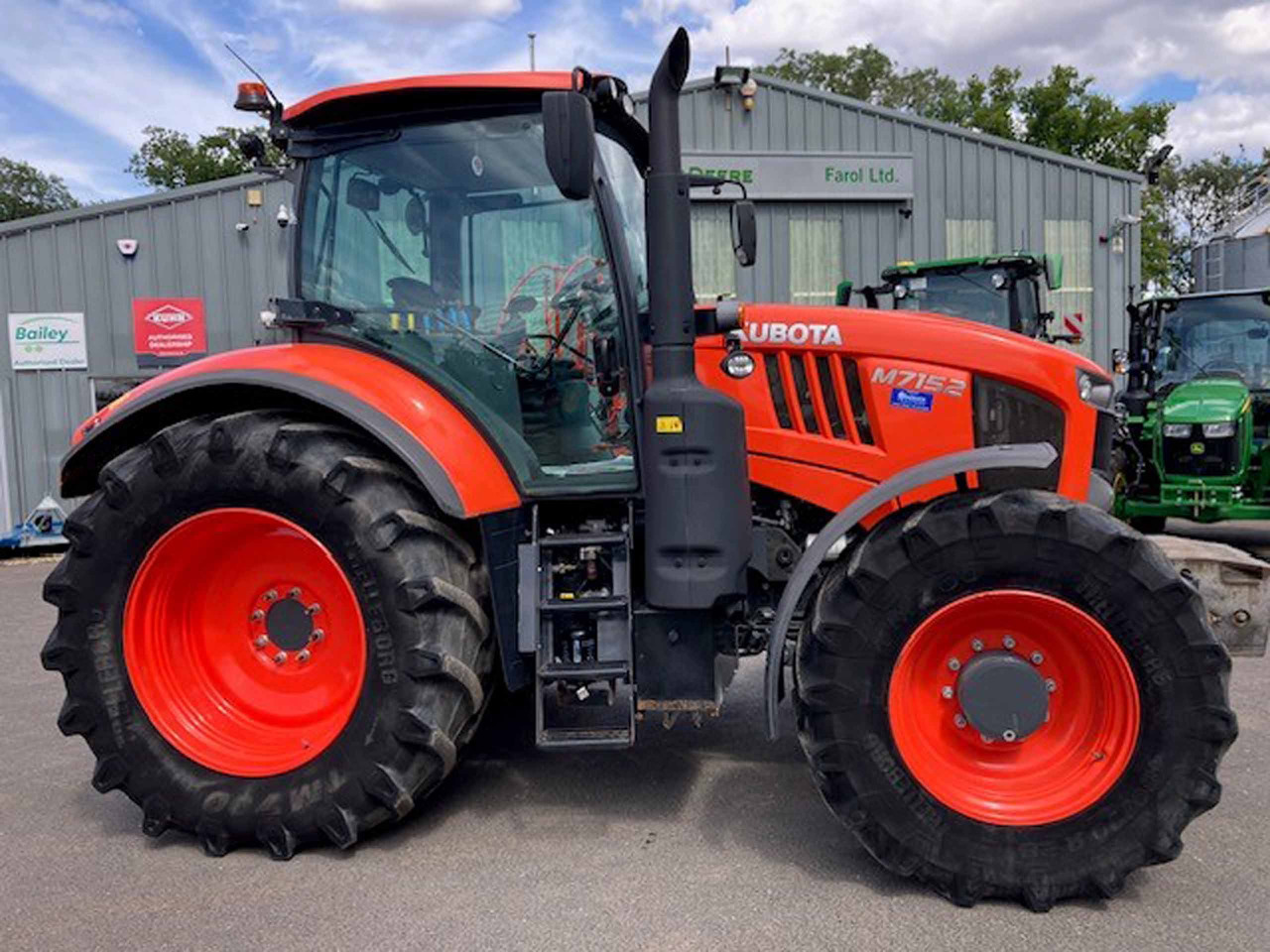 Kubota M7152 - Traktor: obrázok 4 Kubota M7152 - Traktor: obrázok 4