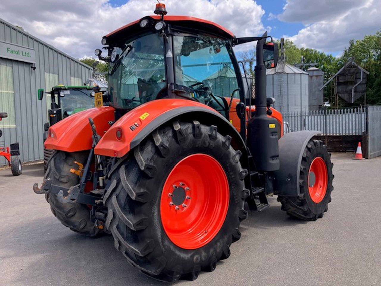 Kubota M7152 - Traktor: obrázok 5 Kubota M7152 - Traktor: obrázok 5