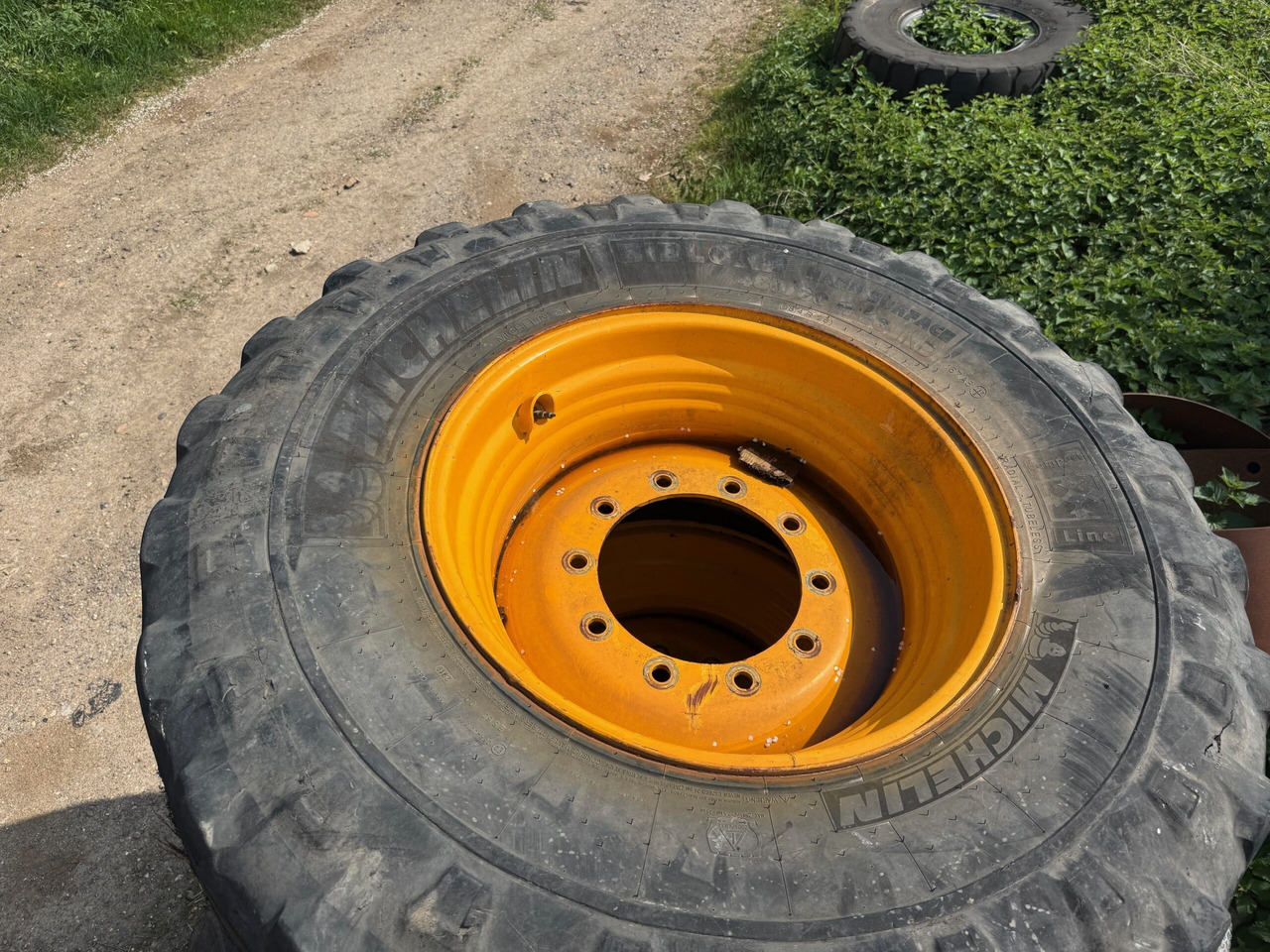 Solid Tyres On Rims - Pneumatiky a disky: obrázok 1 Solid Tyres On Rims - Pneumatiky a disky: obrázok 1