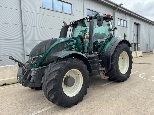 Valtra T214 - Traktor: obrázok 1 Valtra T214 - Traktor: obrázok 1