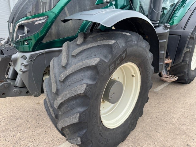 Valtra T214 - Traktor: obrázok 2 Valtra T214 - Traktor: obrázok 2