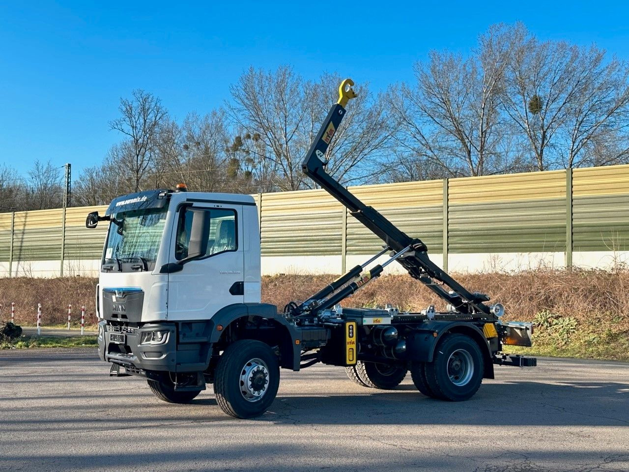 MAN TGM 18.320 4x4 Euro 6e Hyva 12-45 - Hákový nosič kontajnerov, Auto s hydraulickou rukou: obrázok 2 MAN TGM 18.320 4x4 Euro 6e Hyva 12-45 - Hákový nosič kontajnerov, Auto s hydraulickou rukou: obrázok 2