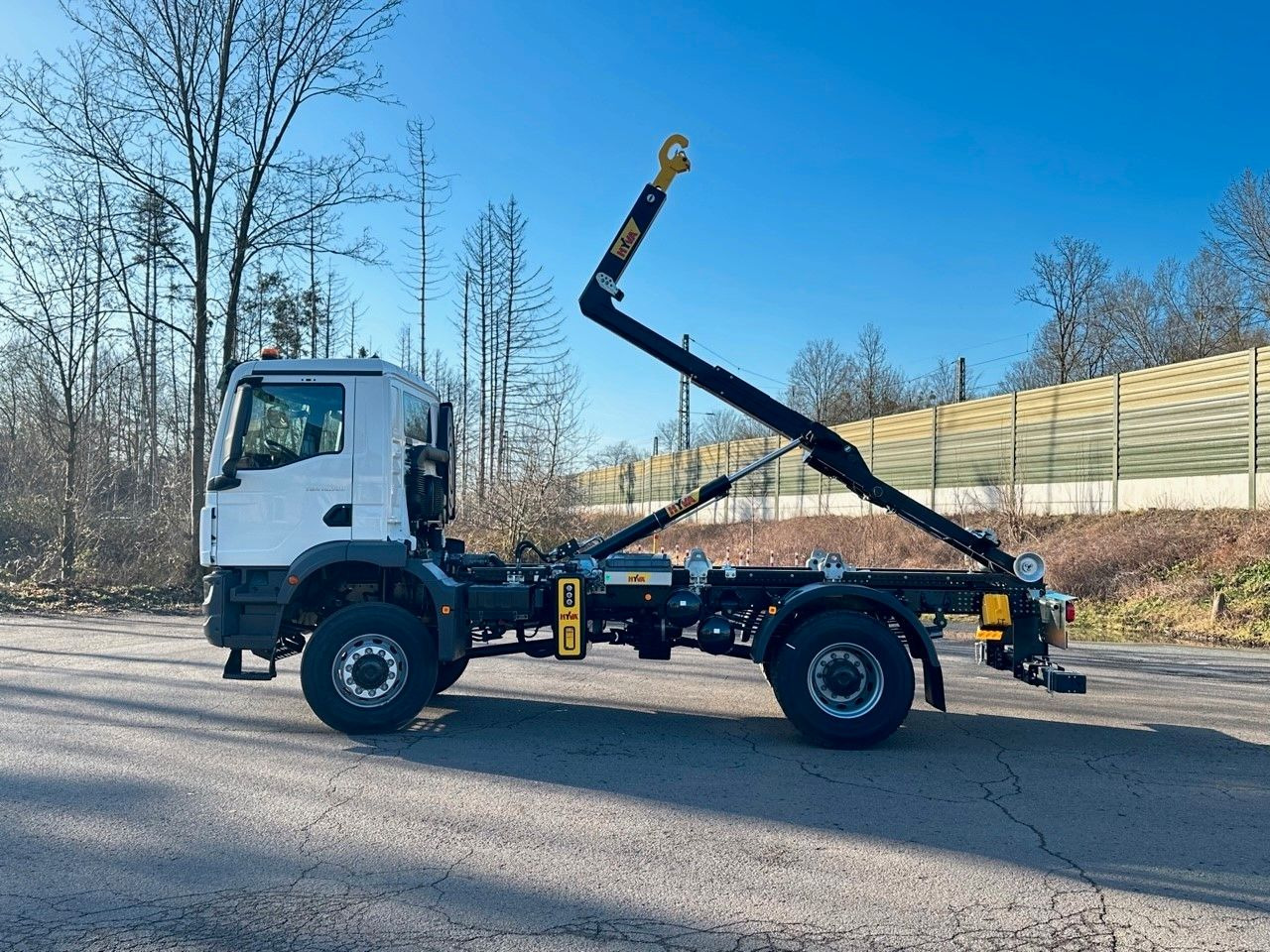 MAN TGM 18.320 4x4 Euro 6e Hyva 12-45 - Hákový nosič kontajnerov, Auto s hydraulickou rukou: obrázok 3 MAN TGM 18.320 4x4 Euro 6e Hyva 12-45 - Hákový nosič kontajnerov, Auto s hydraulickou rukou: obrázok 3