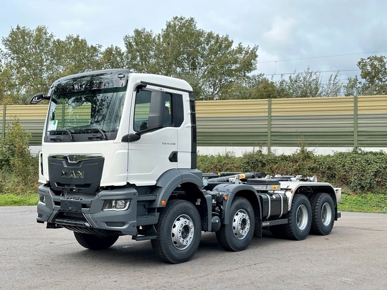MAN TGS 41.440 8x4 Euro6e Hyva 26-55 Abrollkipper - Hákový nosič kontajnerov: obrázok 3 MAN TGS 41.440 8x4 Euro6e Hyva 26-55 Abrollkipper - Hákový nosič kontajnerov: obrázok 3