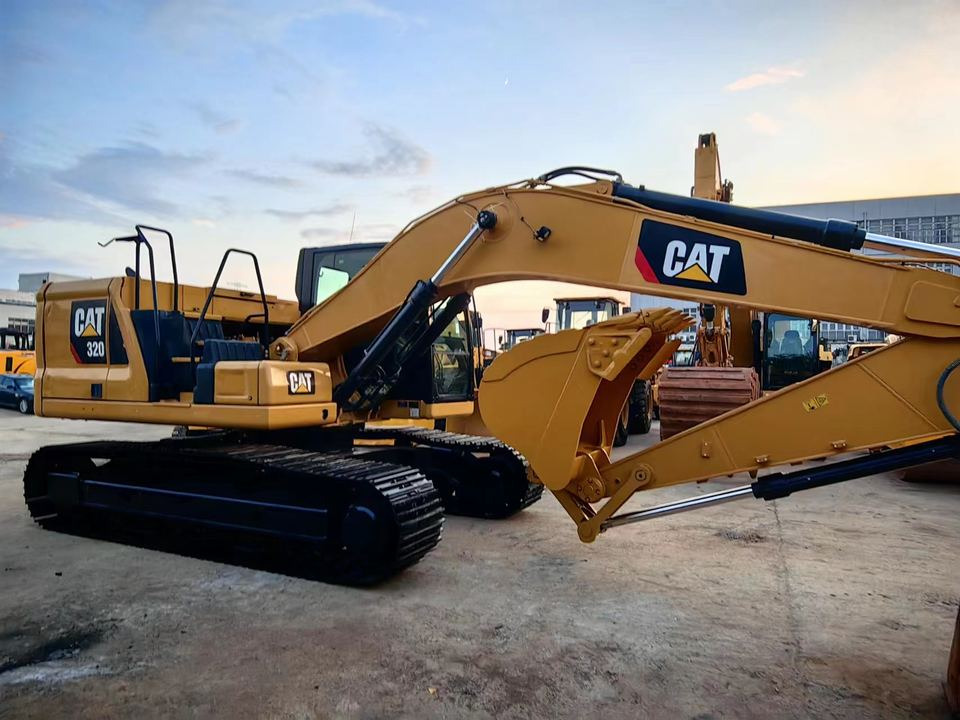 CAT 320 - Pásové rýpadlo: obrázok 2 CAT 320 - Pásové rýpadlo: obrázok 2