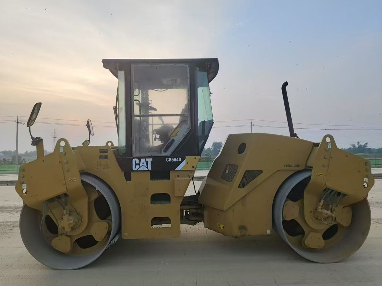 CATERPILLAR CB564D - Valec: obrázok 2 CATERPILLAR CB564D - Valec: obrázok 2