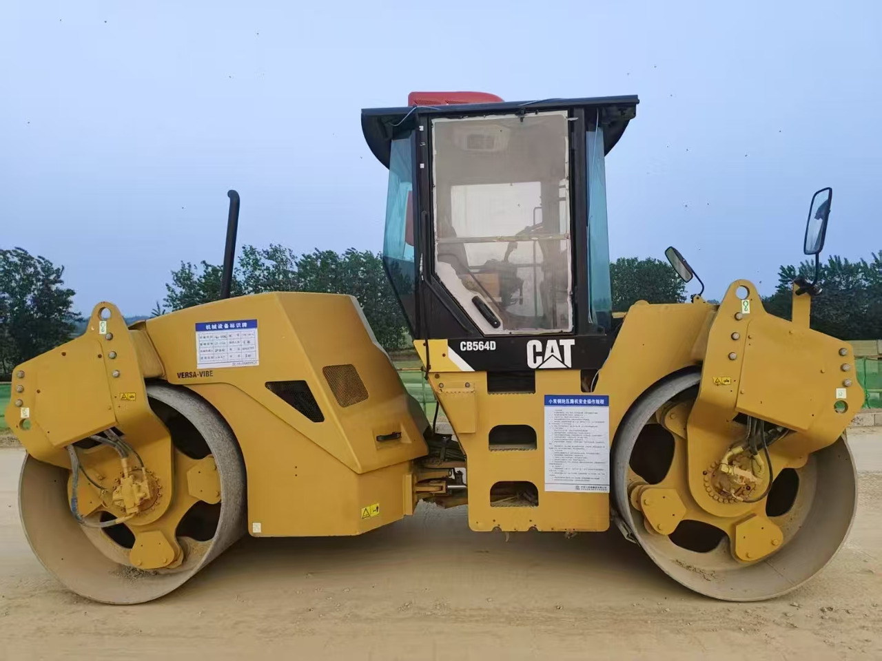CATERPILLAR CB564D - Valec: obrázok 1 CATERPILLAR CB564D - Valec: obrázok 1