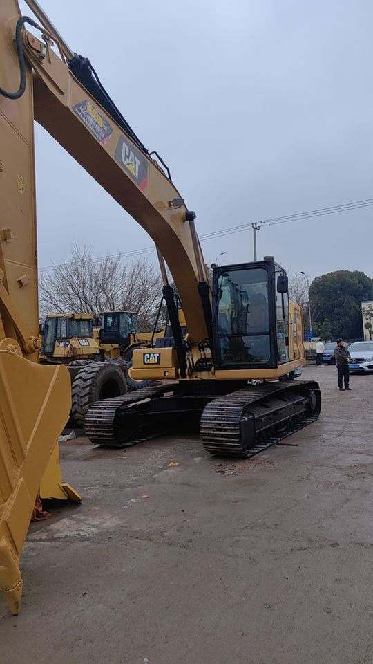 Good Sale USED Excavator Cat CAT 320 20 Ton Mini Excavator China Makes Carter Excavators - Pásové rýpadlo: obrázok 2 Good Sale USED Excavator Cat CAT 320 20 Ton Mini Excavator China Makes Carter Excavators - Pásové rýpadlo: obrázok 2