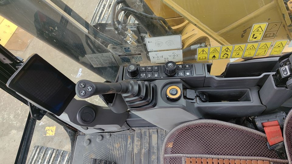 Good Sale USED Excavator Cat CAT 320 20 Ton Mini Excavator China Makes Carter Excavators - Pásové rýpadlo: obrázok 4 Good Sale USED Excavator Cat CAT 320 20 Ton Mini Excavator China Makes Carter Excavators - Pásové rýpadlo: obrázok 4