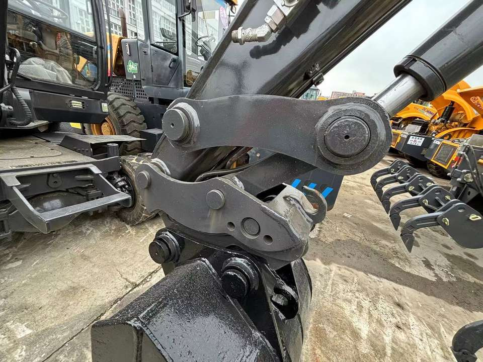 Hot Sale Used Doosan Dx75 Small 7.5t Wheel Excavator South Korea DX75 Mini Excavator for Sale Good Condition - Pásové rýpadlo: obrázok 5 Hot Sale Used Doosan Dx75 Small 7.5t Wheel Excavator South Korea DX75 Mini Excavator for Sale Good Condition - Pásové rýpadlo: obrázok 5