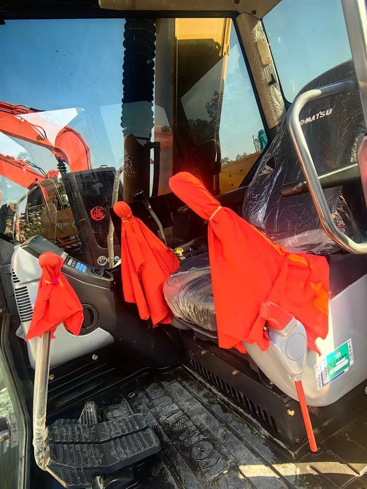 KOMATSU PC 70-8 - Pásové rýpadlo: obrázok 4 KOMATSU PC 70-8 - Pásové rýpadlo: obrázok 4