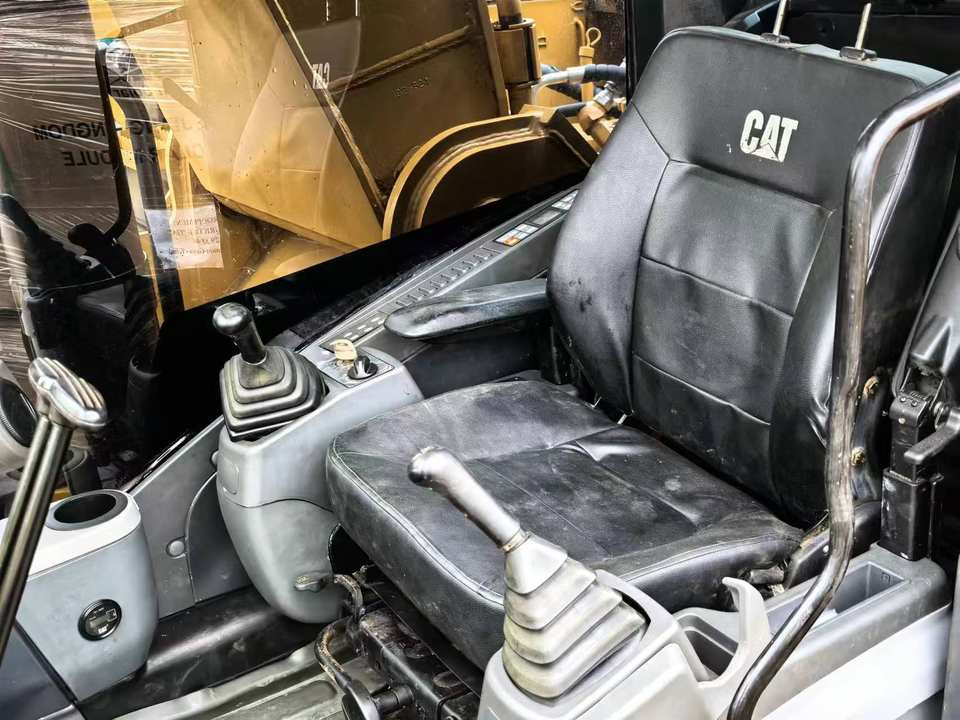 Low Price Used Caterpillar CAT 330D2L Excavators 33 TON 1.5M³ Bucket Capacity CN 2022 Machinery Test Report Track Shoes Included - Pásové rýpadlo: obrázok 3 Low Price Used Caterpillar CAT 330D2L Excavators 33 TON 1.5M³ Bucket Capacity CN 2022 Machinery Test Report Track Shoes Included - Pásové rýpadlo: obrázok 3