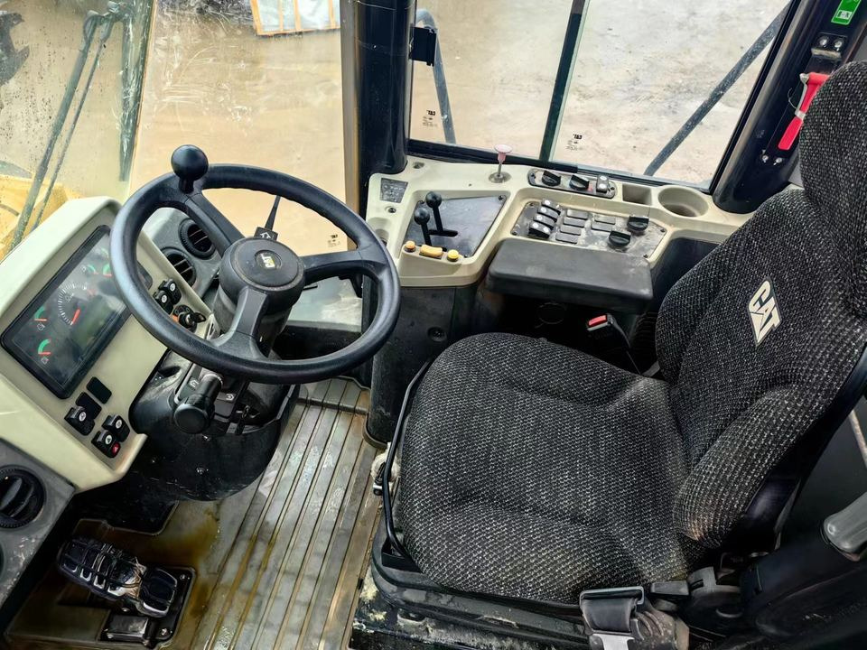 Second Hand Caterpillar CAT 950GC Wheel Loader Used CAT 950GC Wheel Loaders 950GC in Low Price for Hot Sale - Kolesový nakladač: obrázok 5 Second Hand Caterpillar CAT 950GC Wheel Loader Used CAT 950GC Wheel Loaders 950GC in Low Price for Hot Sale - Kolesový nakladač: obrázok 5