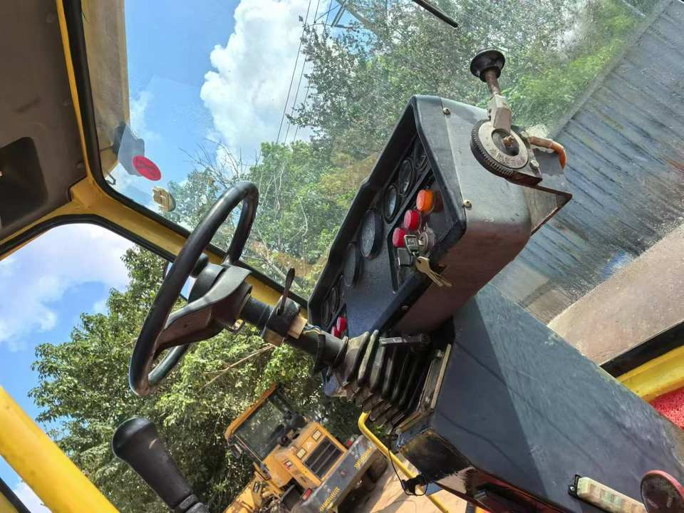 Used Original Road Roller DYNAPAC CA6500D Road Rollers High Quality Second Hand Construction Machinery - Kompaktor: obrázok 5 Used Original Road Roller DYNAPAC CA6500D Road Rollers High Quality Second Hand Construction Machinery - Kompaktor: obrázok 5