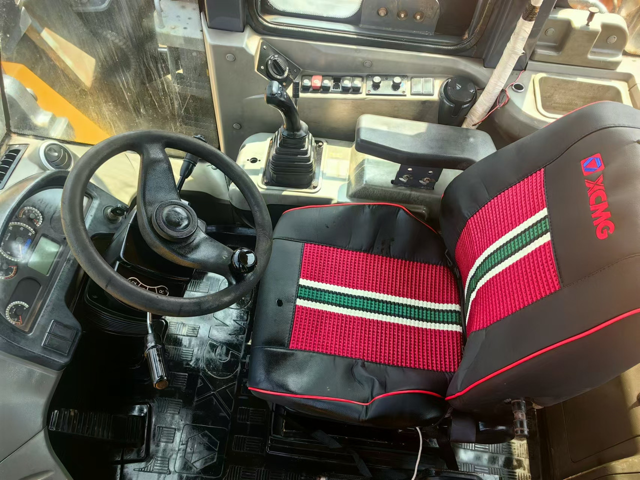 XCMG LW500KV - Kolesový nakladač: obrázok 4 XCMG LW500KV - Kolesový nakladač: obrázok 4