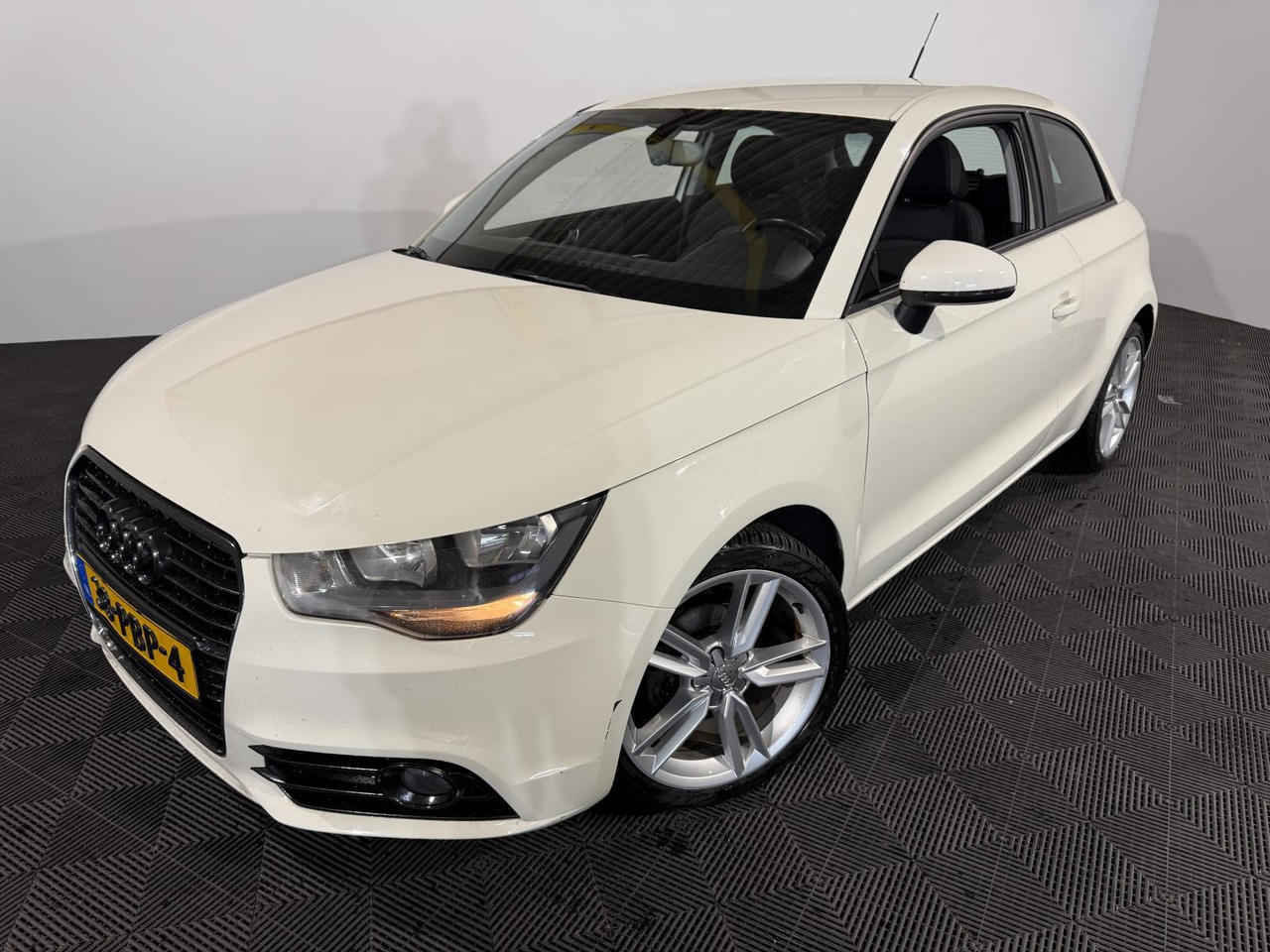 Audi | A1 | 1.2 TFSI Ambition Pro Line | 2011 | 173.570 km | 38PBP4 | Logisch - Hatchback: obrázok 1 Audi | A1 | 1.2 TFSI Ambition Pro Line | 2011 | 173.570 km | 38PBP4 | Logisch - Hatchback: obrázok 1