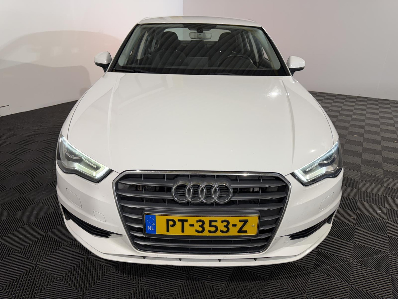 Audi | A3 Limousine | 1.4 TFSI Attraction Pro Line Plus Automaat | 2016 | 256.538 km | PT353Z | Geen oordeel - Sedan: obrázok 2 Audi | A3 Limousine | 1.4 TFSI Attraction Pro Line Plus Automaat | 2016 | 256.538 km | PT353Z | Geen oordeel - Sedan: obrázok 2